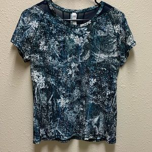 Lululemon Seek The Heat Short Sleeve Wildwood
White Multi/Nocturnal Teal Size 6